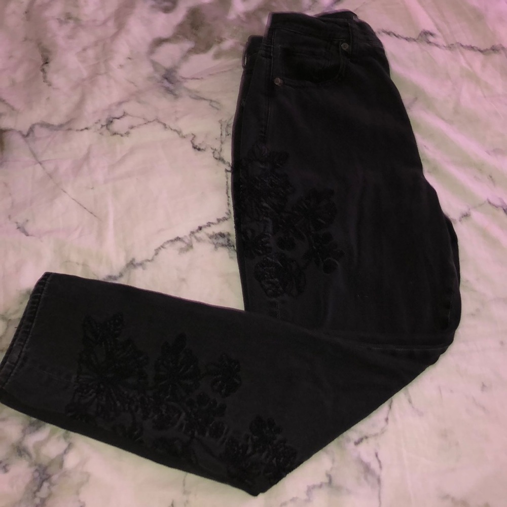 Black floral American eagle mom jeans